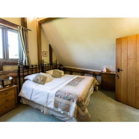 Отель Oak Farm Barn Beyton Экстерьер фото