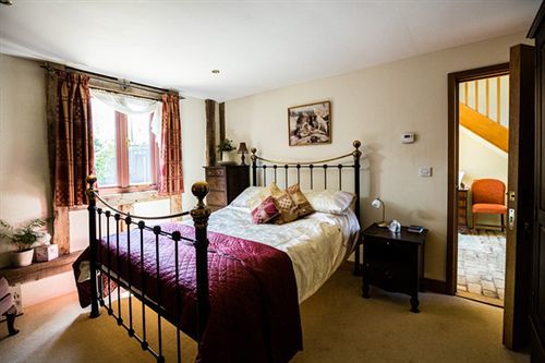Отель Oak Farm Barn Beyton Экстерьер фото